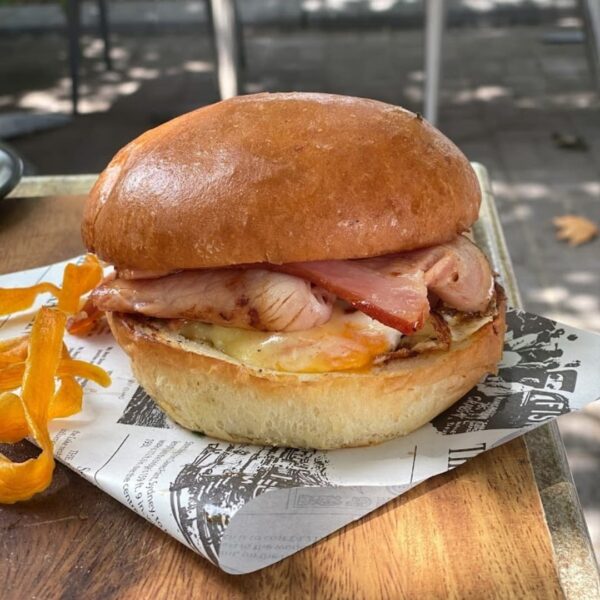 BACON AND EGG ROLL