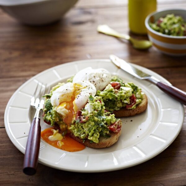 POACHED EGGS ON AVOCADO